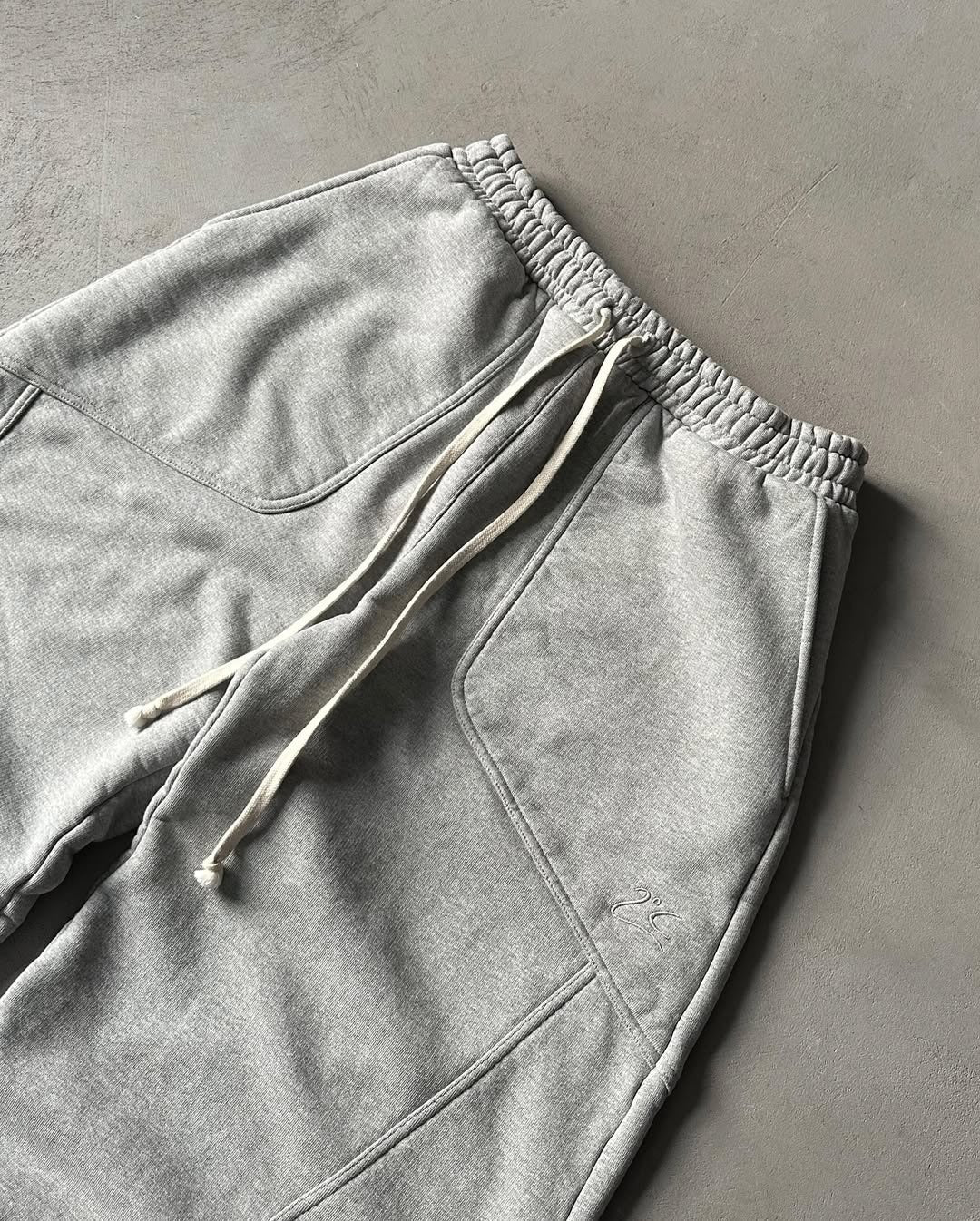 Abstract - Clean Baggy Jogger